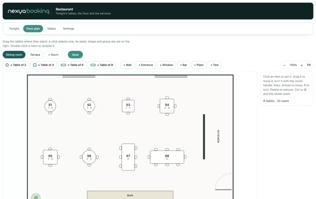 La salle dessinée avec ses tables, ses chaises, le bar et l’entrée.